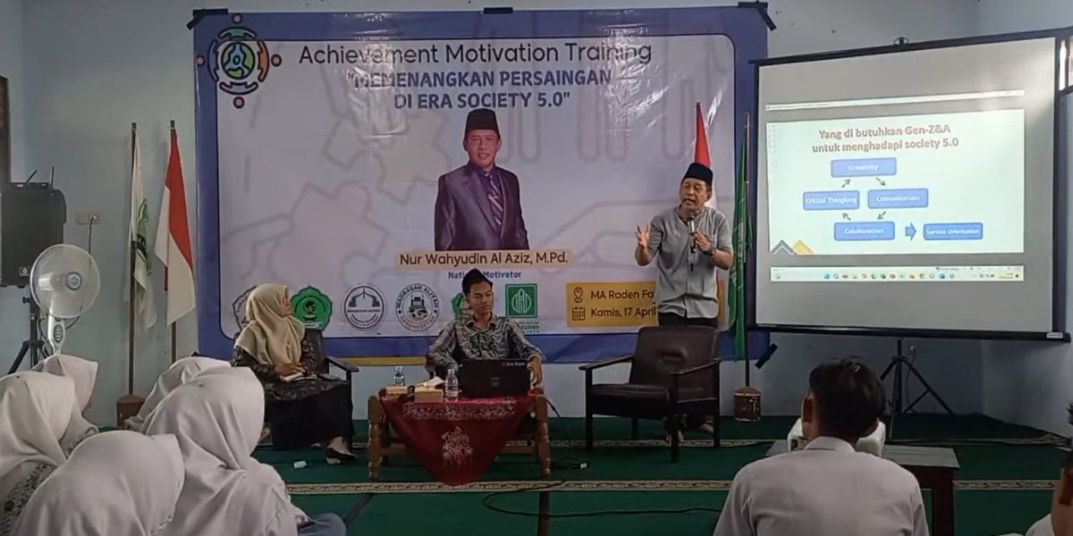 Bapak Nur Wahyudin Al Aziz menyampaikan materi AMT